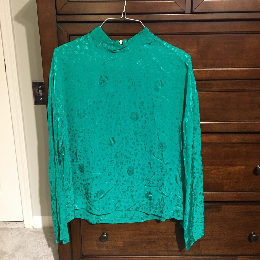 Free people size large bell sleeve top